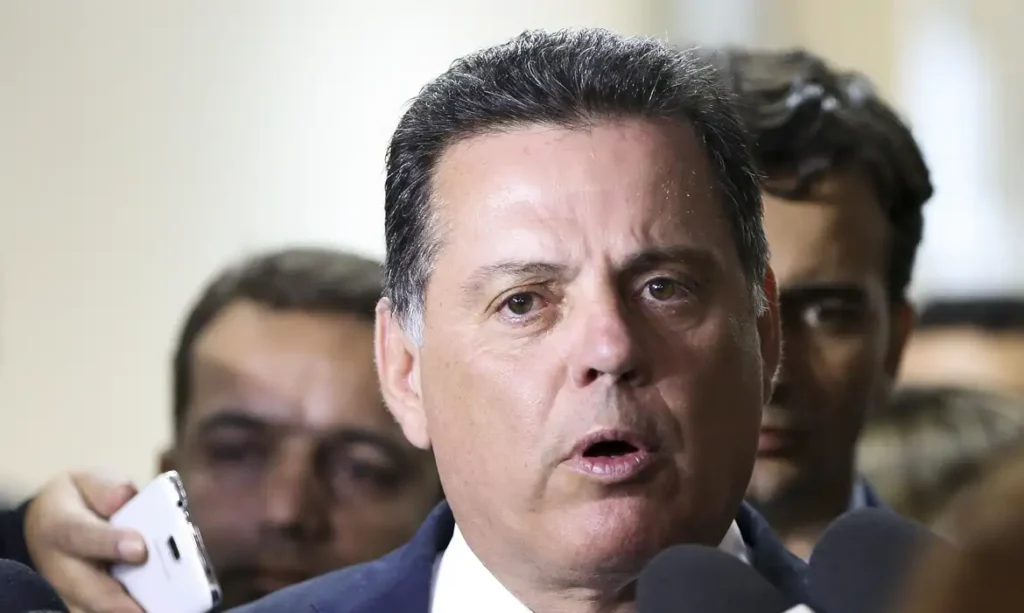 Presidente do PSDB vê apoio de Marconi a Flávio Bolsonaro como caminho natural em Goiás