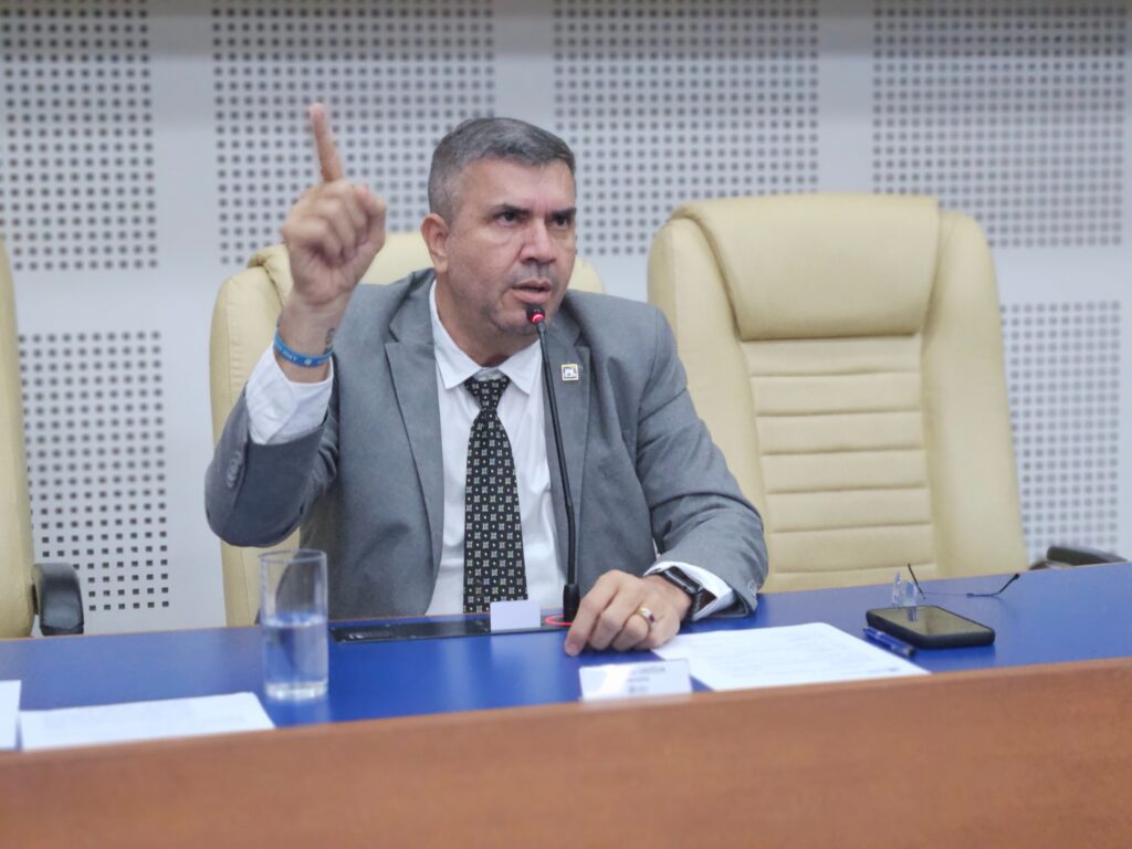 Vereador prevê virada do PL com presença de Flávio Bolsonaro em Goiânia: “Vai tremer”
