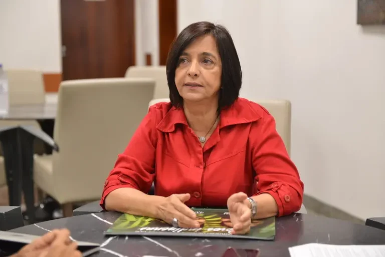 Isaura Lemos é confirmada ao Senado na chapa da esquerda em Goiás