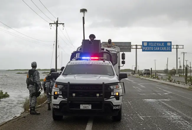 Furacão Polo se aproxima do México com ventos de 185 km/h e ameaça causar danos severos
