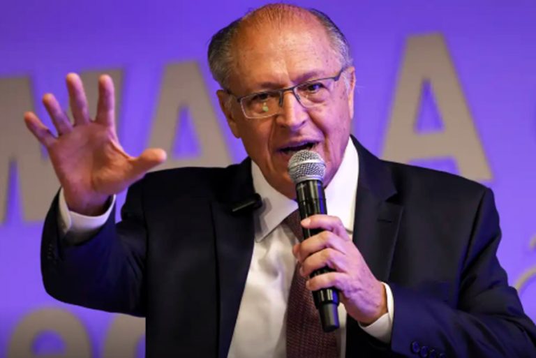 Geraldo Alckmin chega ao 2º turno como ponte entre Lula e eleitores de direita