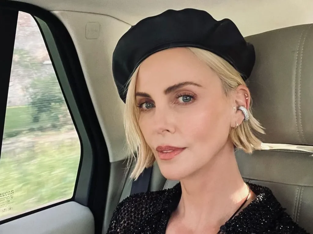 Charlize Theron gera polêmica ao dizer que filhas “precisarão trabalhar”; entenda