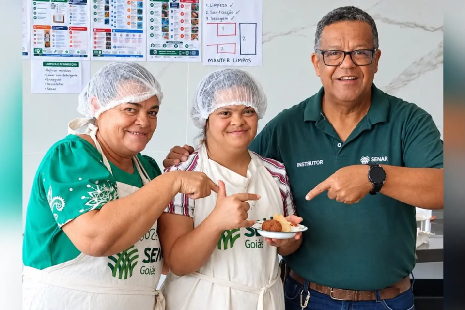 GO: Após curso de panificação, mãe planeja vender salgados junto da filha com síndrome de Down