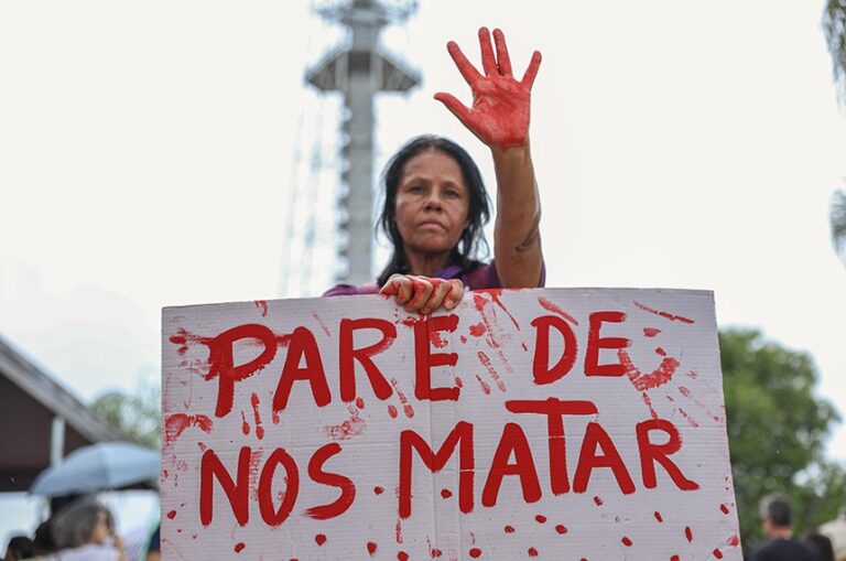 Brasil tem queda de 4,5% nos feminicídios em 2026; tentativas sobem e chegam a 12 casos por dia