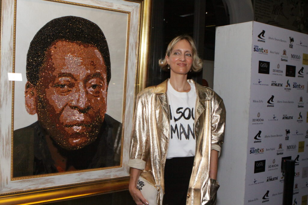 Museu Pelé ganha retrato do Rei feito com mais de 10 mil cristais Swarovski