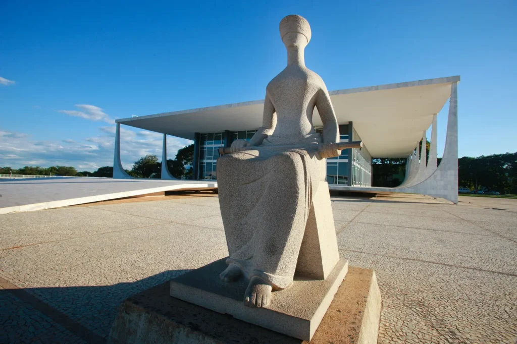 Crise de confiança no STF cresce com maior exposição e papel político da Corte