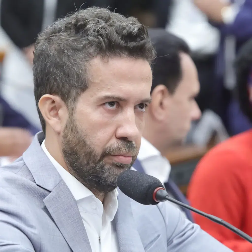 André Janones vai para a UTI com arritmia após debate de Lula e Flávio