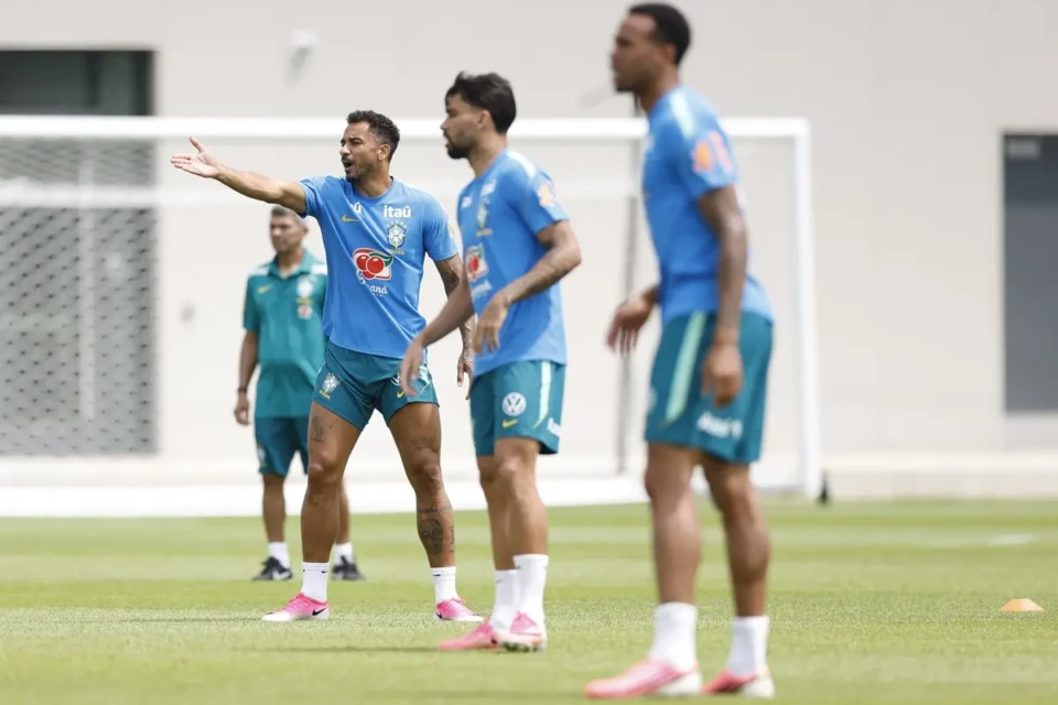 Ancelotti esboça time titular para estreia do Brasil na Copa