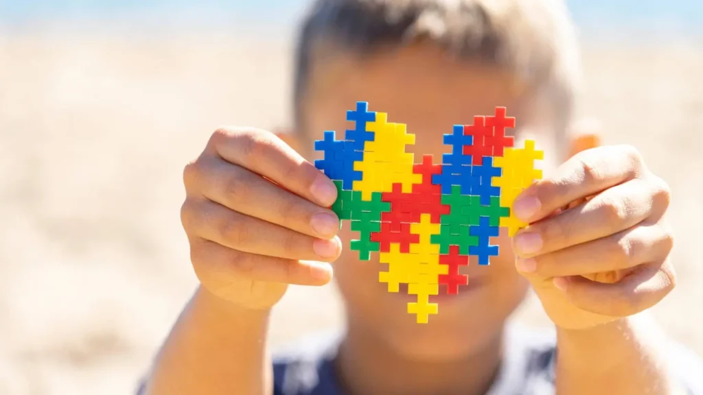 Abril Azul: o papel da escola na identificação e inclusão de crianças autistas