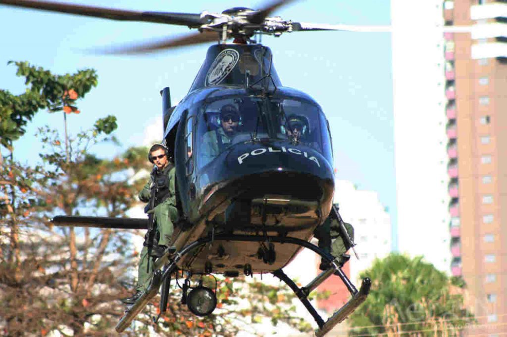 PM abre as portas do hangar para a população apreciar aeronaves