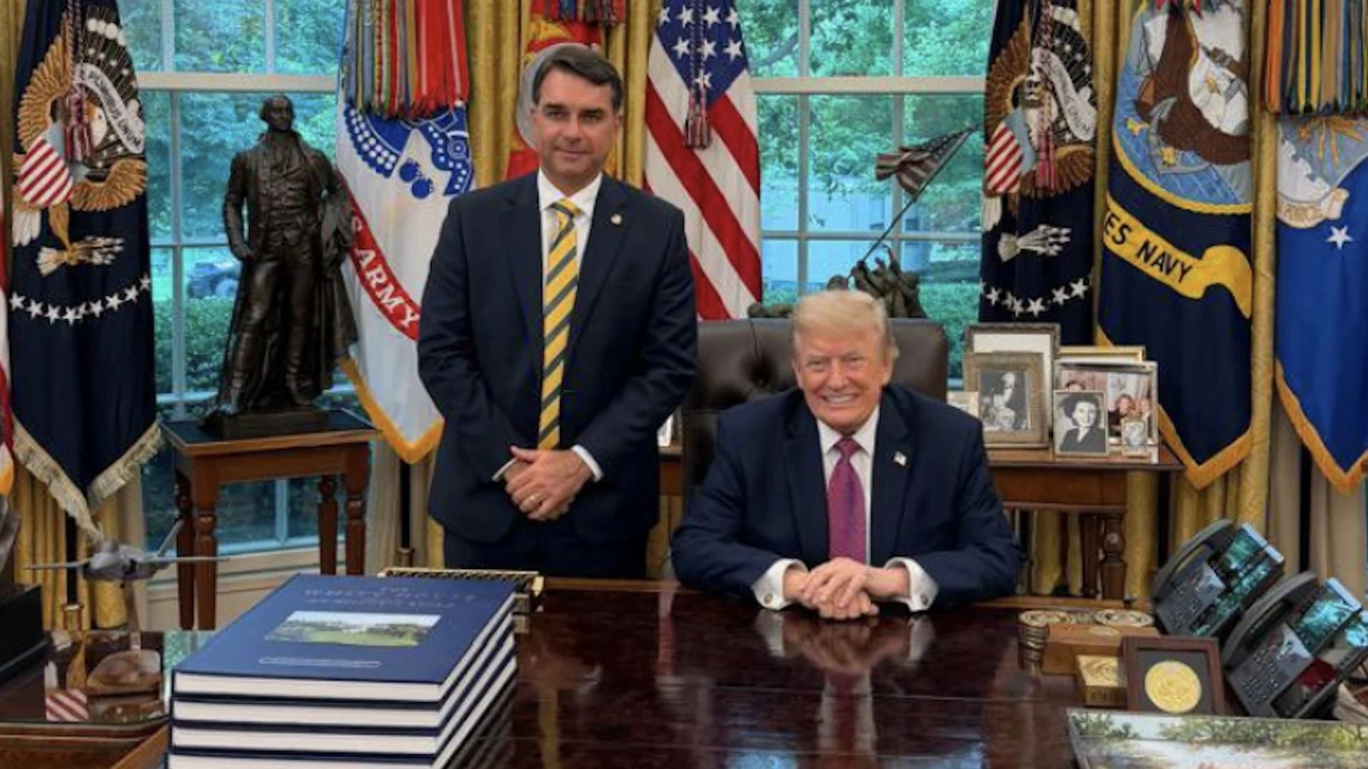 Democratas questionam papel de Trump em fuga de Flávio do Brasil