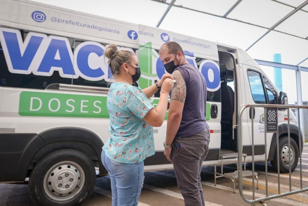 Onde se vacinar contra Covid-19 e Influenza nesta semana em Goiânia