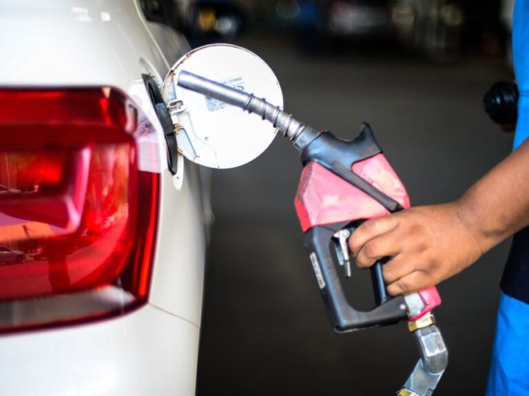 Diesel dispara de R$ 5 para R$ 7 e Procon autua 4 distribuidoras em Senador Canedo