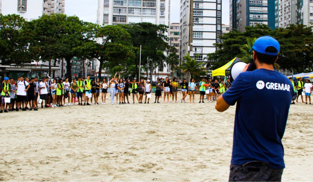 Instituto Gremar realiza limpeza de praias em Santos neste sábado