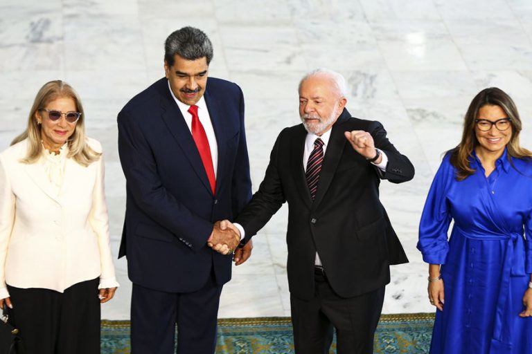 Lula diz que bombardeios dos EUA a Venezuela ‘ultrapassam uma linha inaceitável’