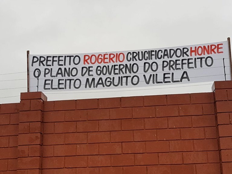 Prefeitura de Goiânia autua moradores por faixas de protesto contra prefeito