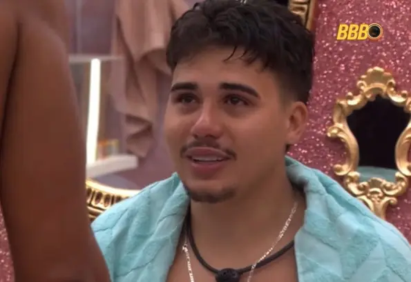 Ex-BBB Pedro tem alta de clínica após dois meses; veja como ele está