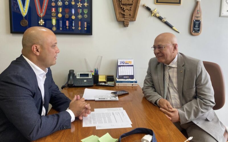 Vitor Hugo acerta os passos com Prof. Alcides