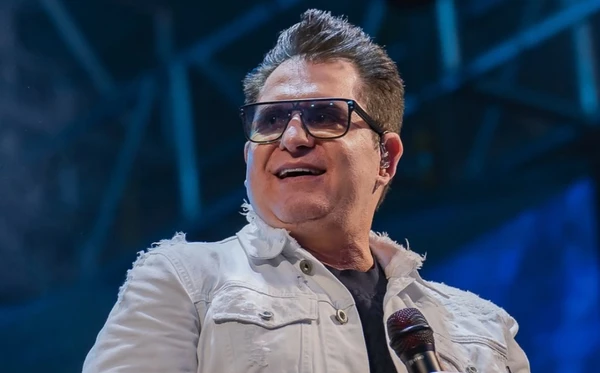 Cantor Marrone revela motivo de cirurgia no ânus e se recupera em Goiânia