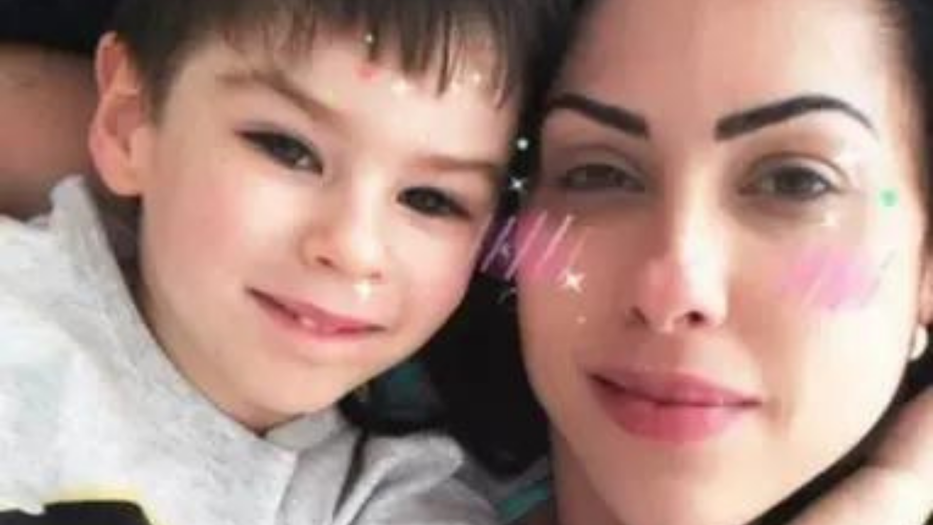 Mãe do menino Henry Borel deixa a prisão