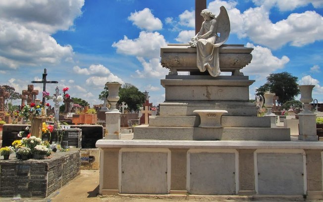 Polícia de SP investiga venda de dados de mortos a funerárias