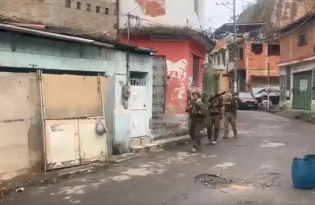 PM faz operação em comunidades após descobrir plano do CV de invadir Complexo de Israel