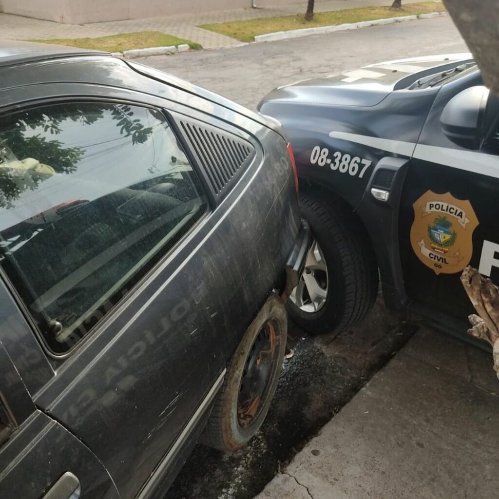 Motorista bêbado é preso após bater em viatura da polícia