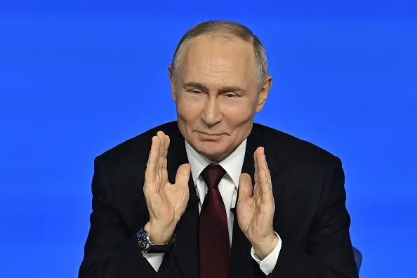 Putin elogia ‘gênio’ de Elon Musk enquanto Rússia prepara rival do Starlink