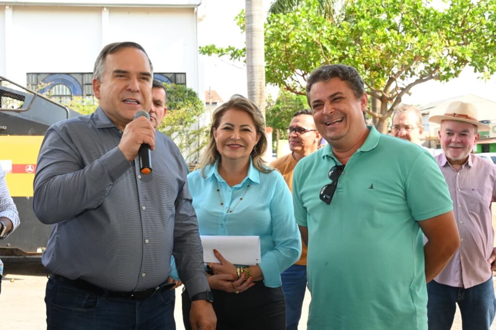 Prefeito Sandro Mabel assina ordem de serviço para requalificação do Corredor T-7