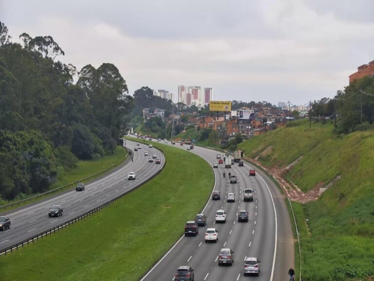 Anchieta e Imigrantes têm trânsito lento no sentido São Paulo