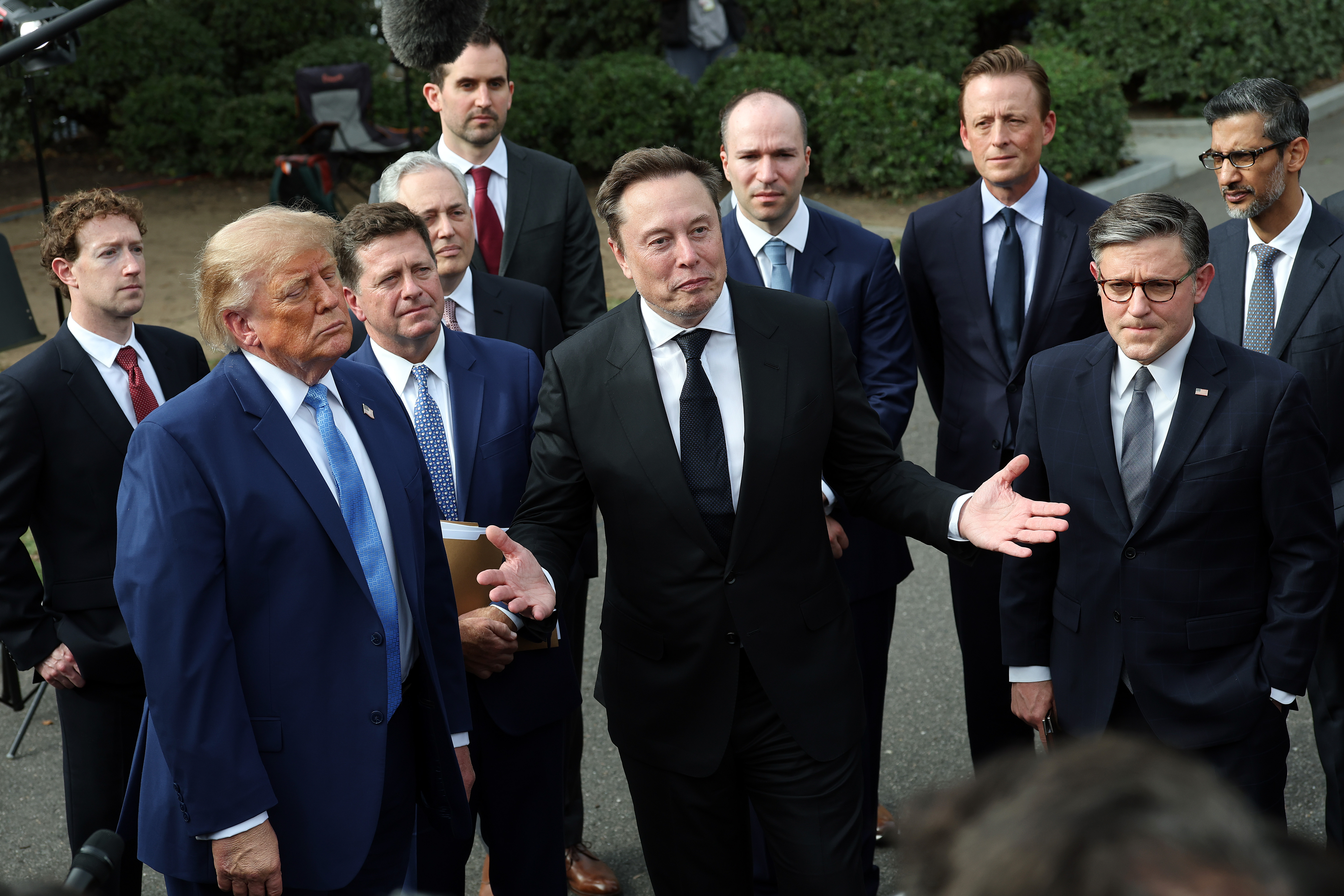 Democratas do Congresso exigem que Trump preserve conversas com chatbots de inteligência artificial