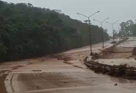 Barragem de rejeitos de minério da Vallourec transborda em Nova Lima, Minas Gerais