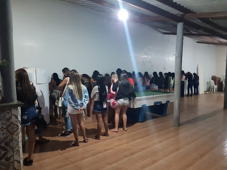 Duas festas clandestinas são encerradas e 123 pessoas são multadas em Aparecida