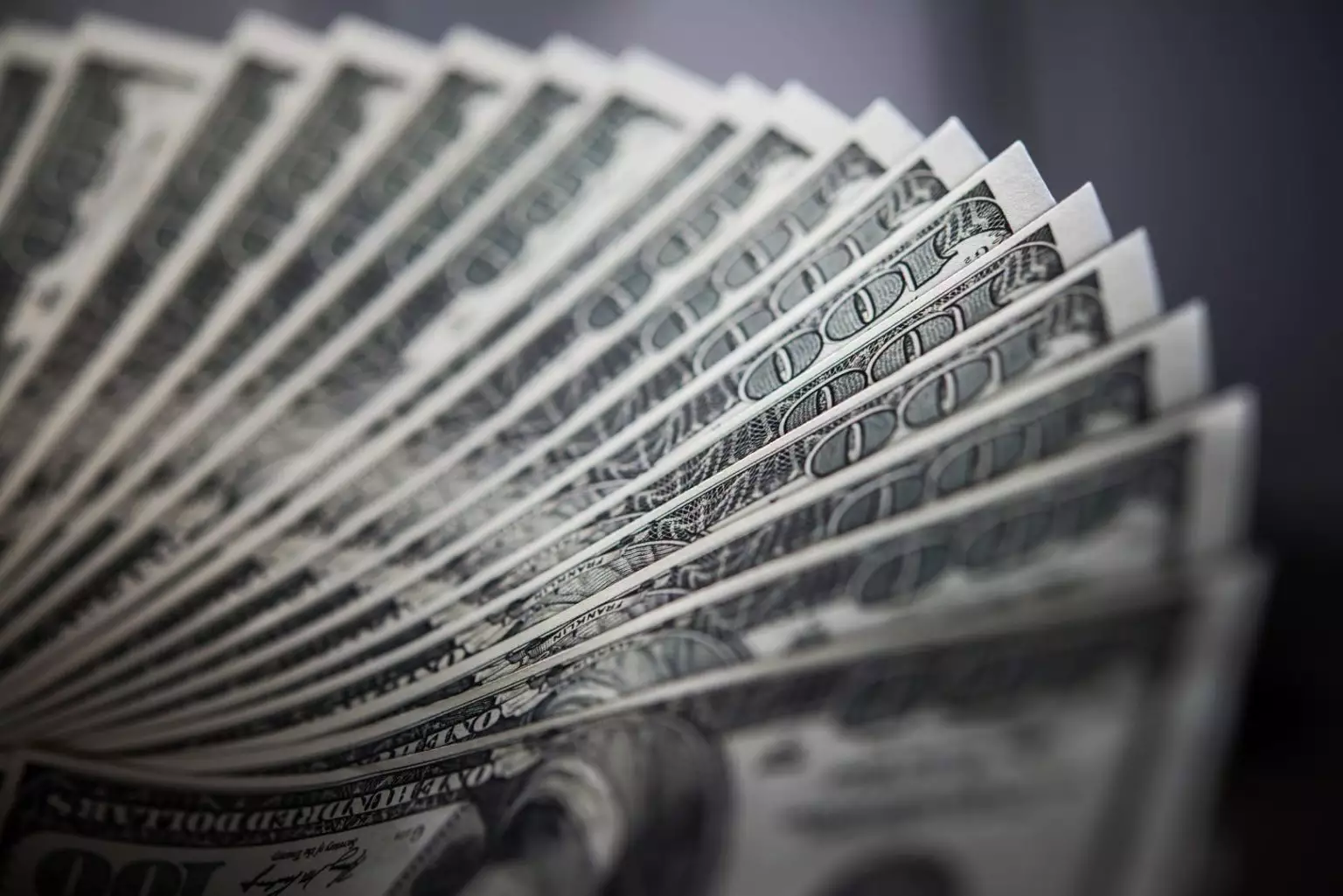 Bolsa tem 5ª queda seguida e registra 5ª maior baixa semanal desde o Plano Real; dólar sobe a R$ 5,44