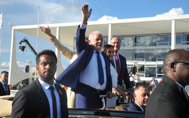 Lula convidará Trump e Milei para cerimônia de posse