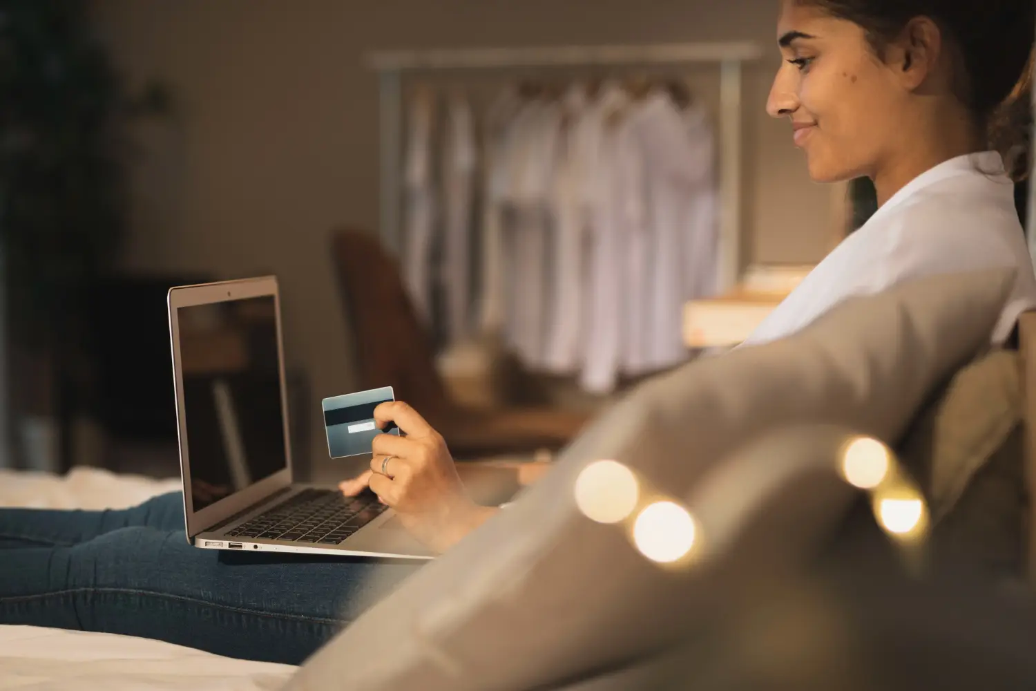 Prompts para economizar na Black Friday; veja como usar a IA a seu favor