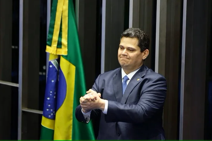 Davi decreta luto oficial de sete dias no Senado, em memória do Papa