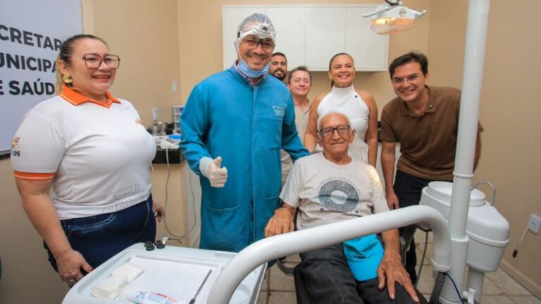 Prefeitura de Parintins entrega 100 próteses dentárias e novos equipamentos para o CEO