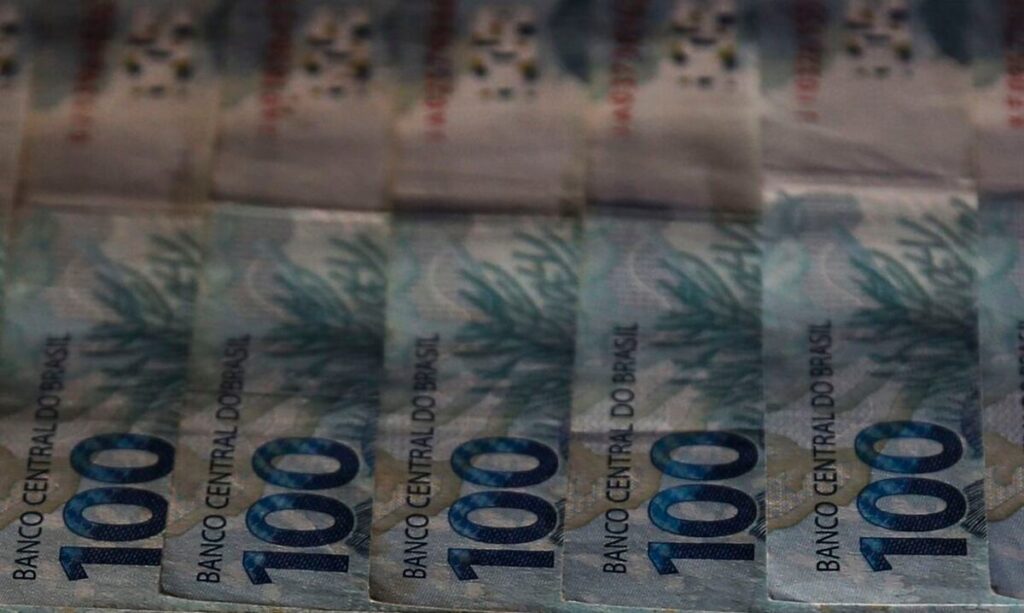 Dívida pública fica em 82,9% do PIB, e déficit soma R$ 5,5 bilhões