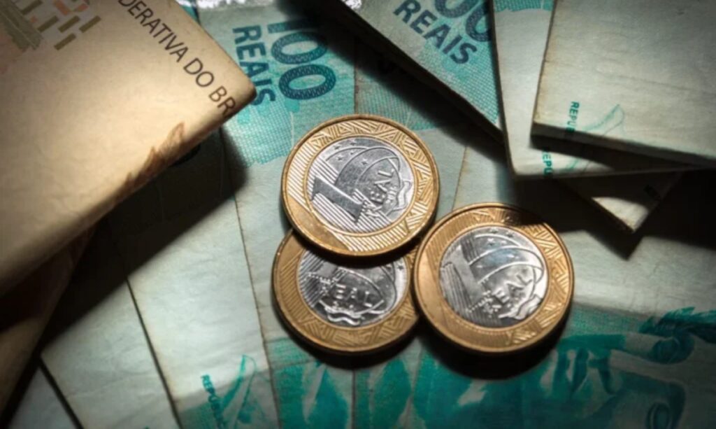 Economistas criticam usar corte de gastos para conter dívida pública