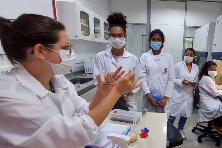 Programa Futuras Cientistas tem inscrições prorrogadas até 6 de novembro