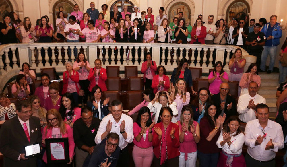 Outubro Rosa de Santos começa com homenagem ao Instituto Neo Mama