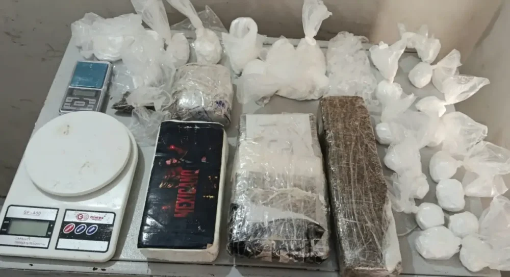 Operação Força Total apreende cocaína, maconha e balanças em Conceição do Jacuípe