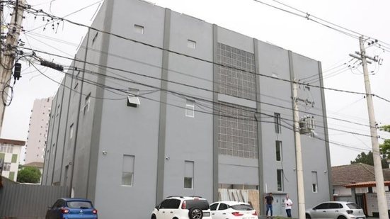 Atendente do IML é condenado por fazer Pix com celular de morto