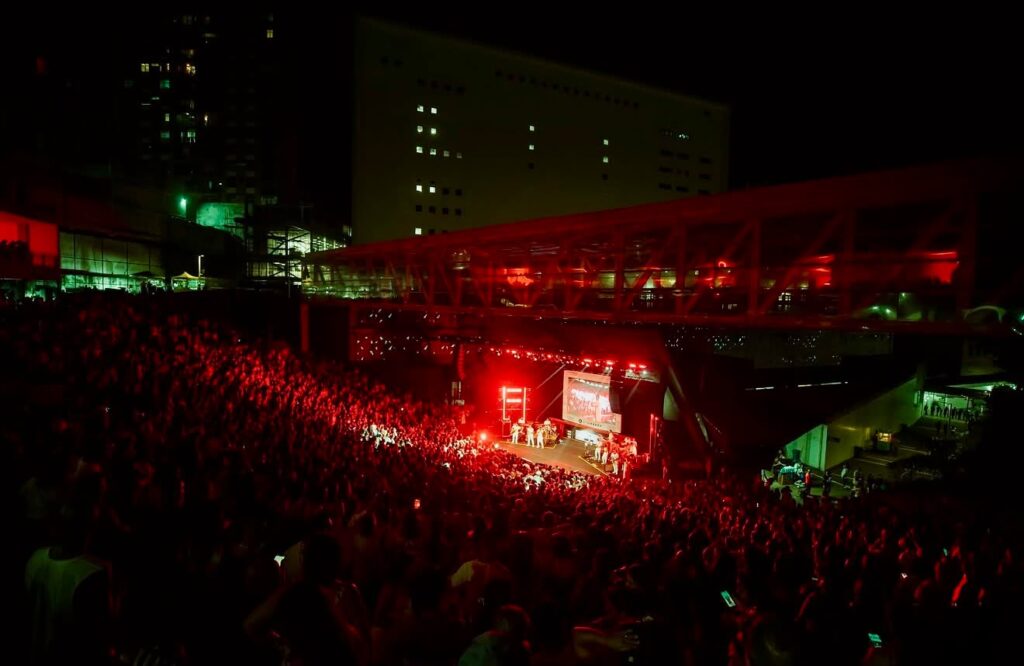 Xanddy Harmonia emociona o público com show “Só as Antigas” na Concha Acústica em Salvador