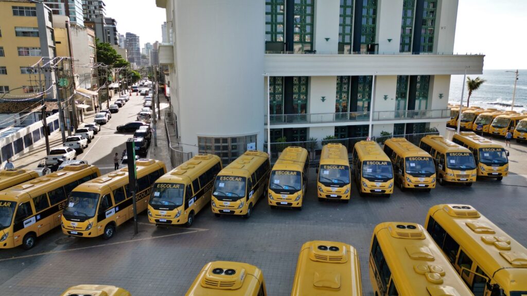 Novos ônibus escolares rurais chegam a municípios da Chapada
