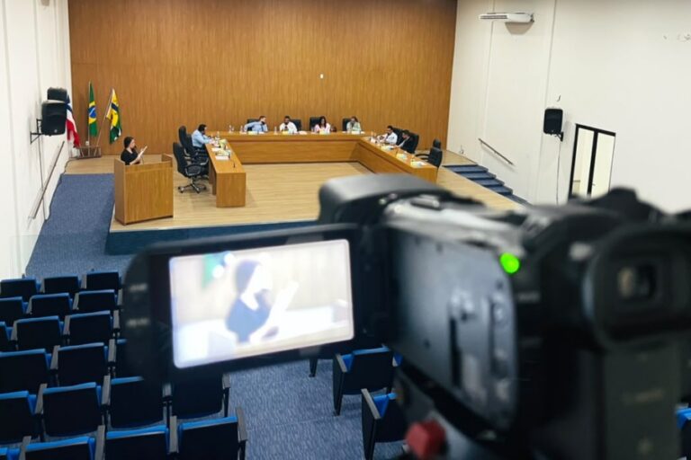 Sessão da Câmara de Itatim destaca investimentos em estradas, educação e infraestrutura