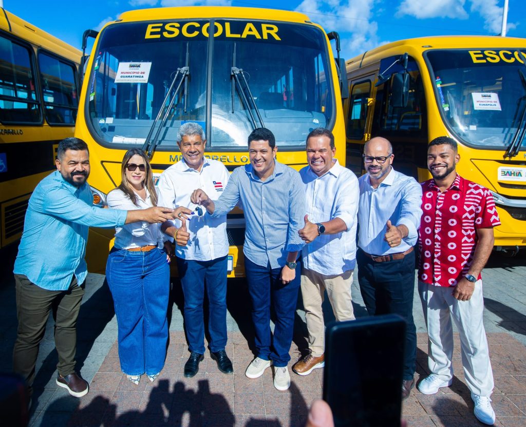 Deputada Cláudia Oliveira viabiliza ônibus escolares para Eunápolis, Itabela e Guaratinga