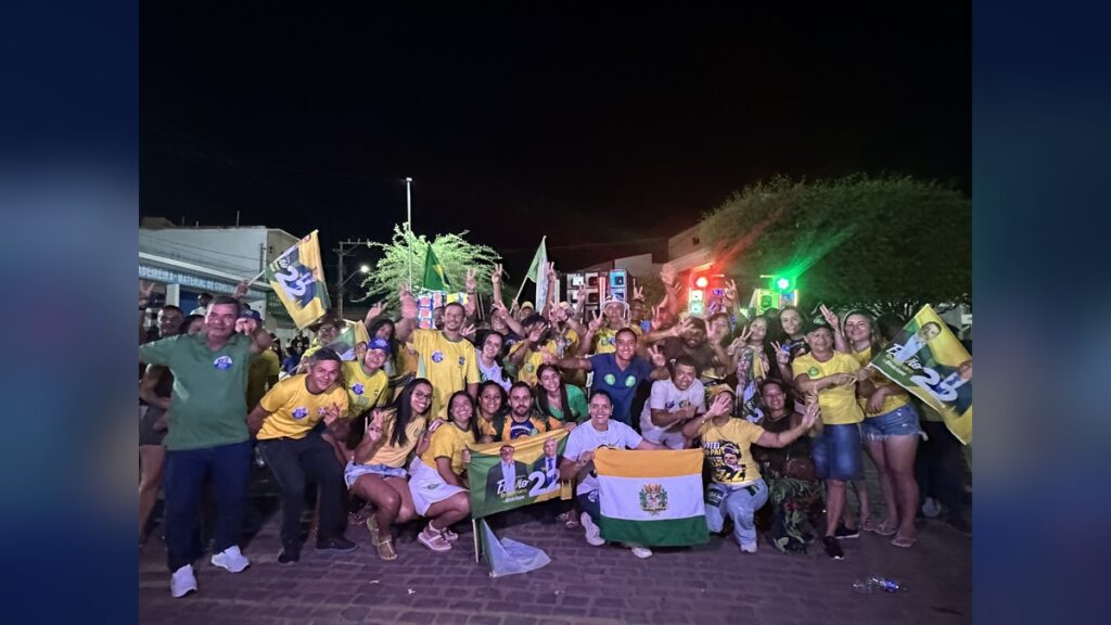 Ourolândia reúne milhares de pessoas em caminhada de apoio a Flávio Bolsonaro