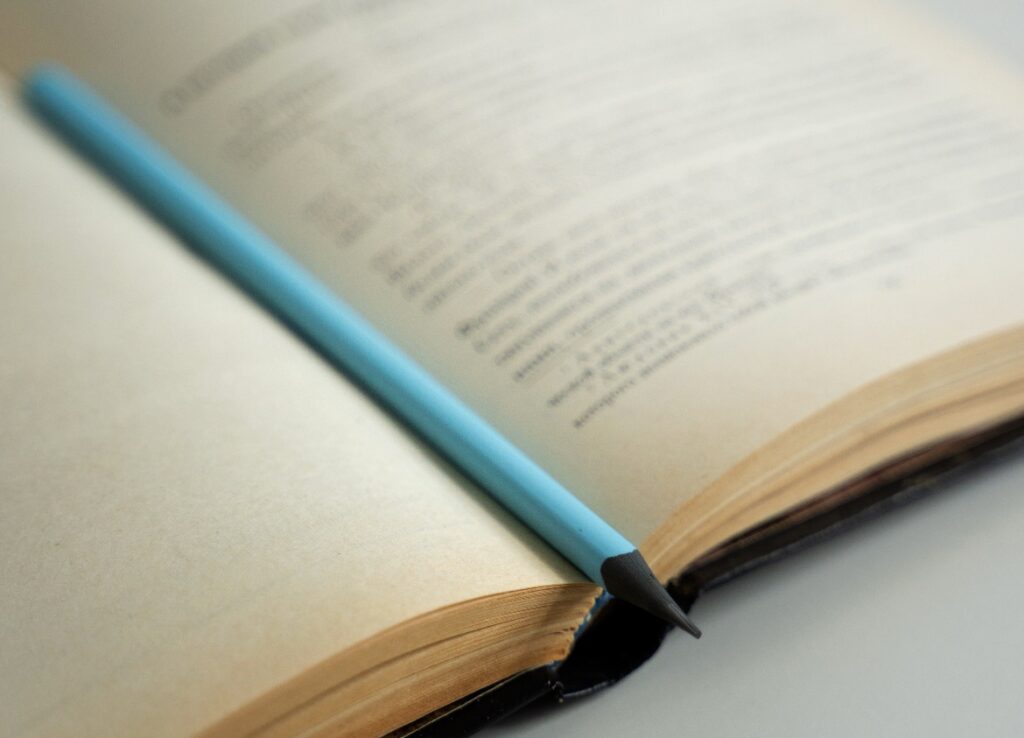O livro; Por Helder Ferreira de Moura